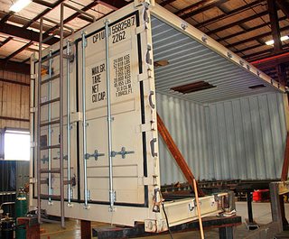 Illustration for article titled The 30,000-Pound Pizzeria on a Truck